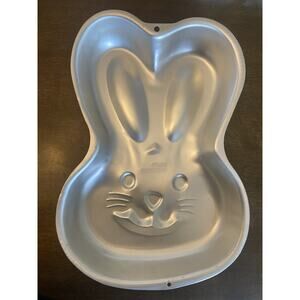 Wilton Easter bunny rabbit smile face cake pan #2105-2074